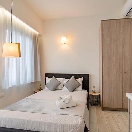 White & Gray Apartment Ретимно Экстерьер фото