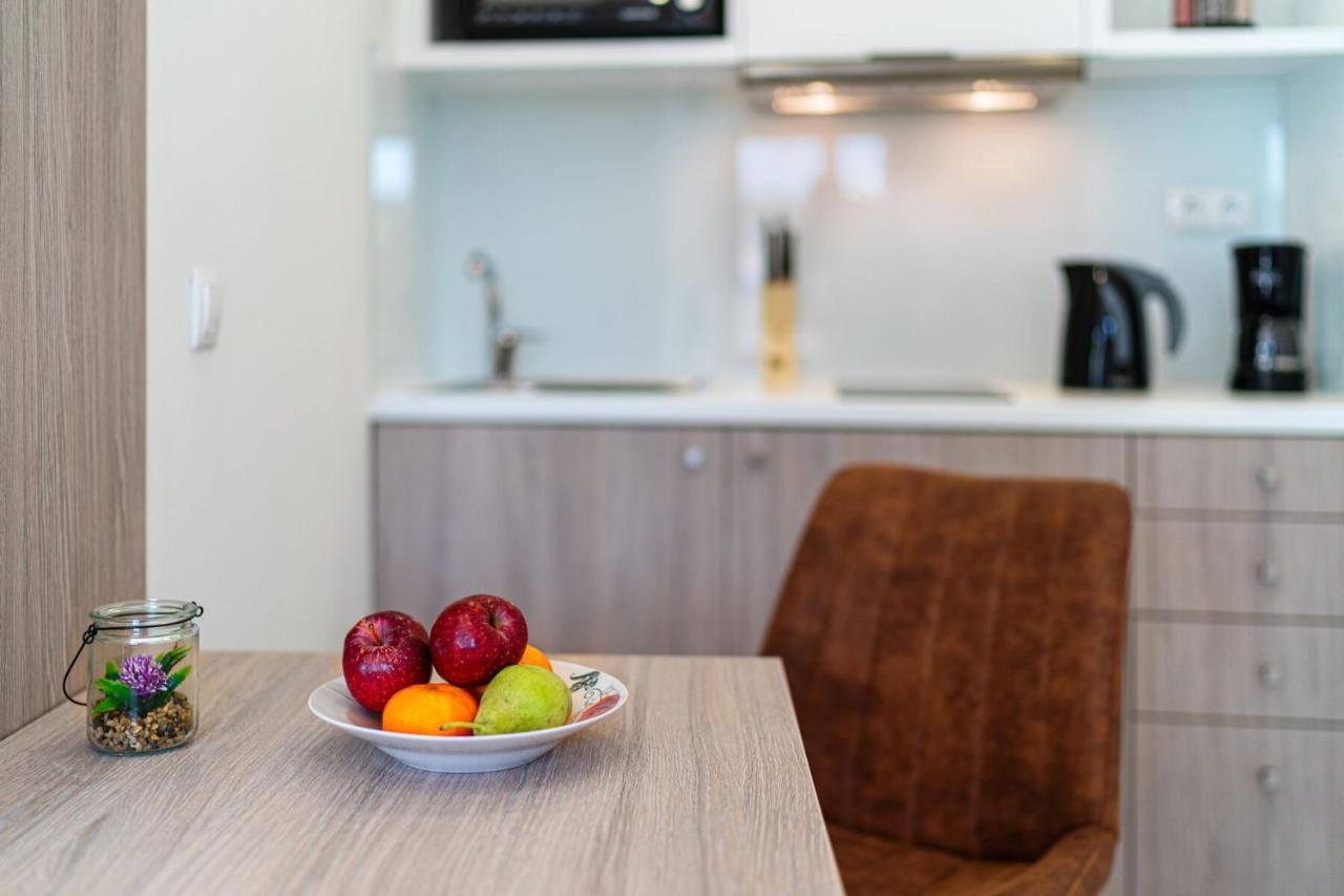 White & Gray Apartment Ретимно Экстерьер фото