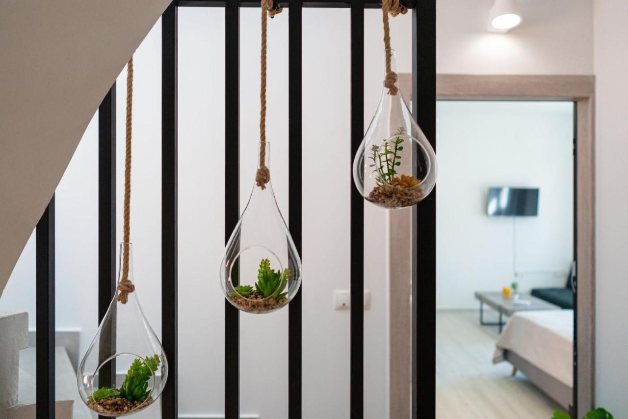 White & Gray Apartment Ретимно Экстерьер фото