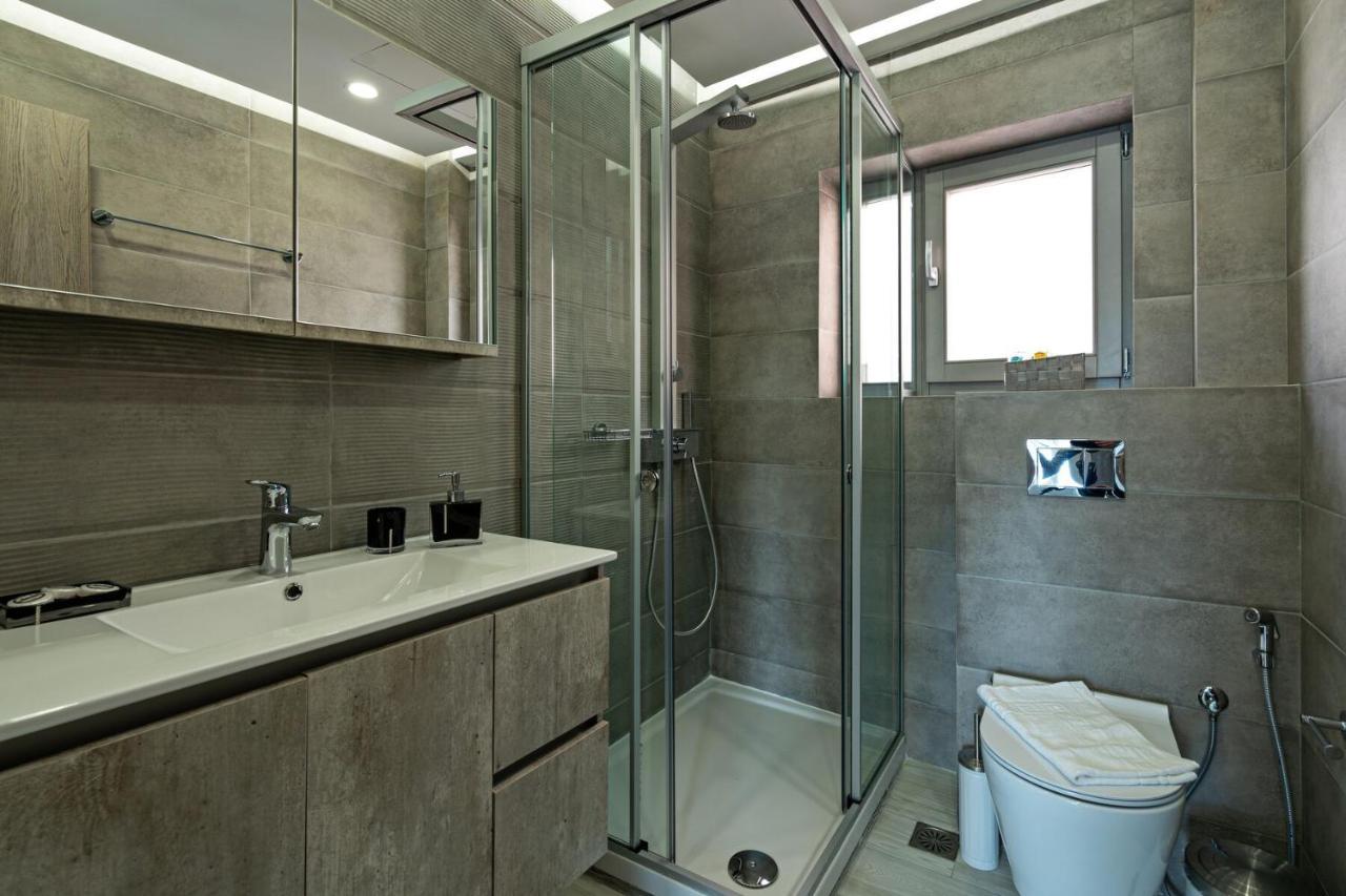 White & Gray Apartment Ретимно Экстерьер фото