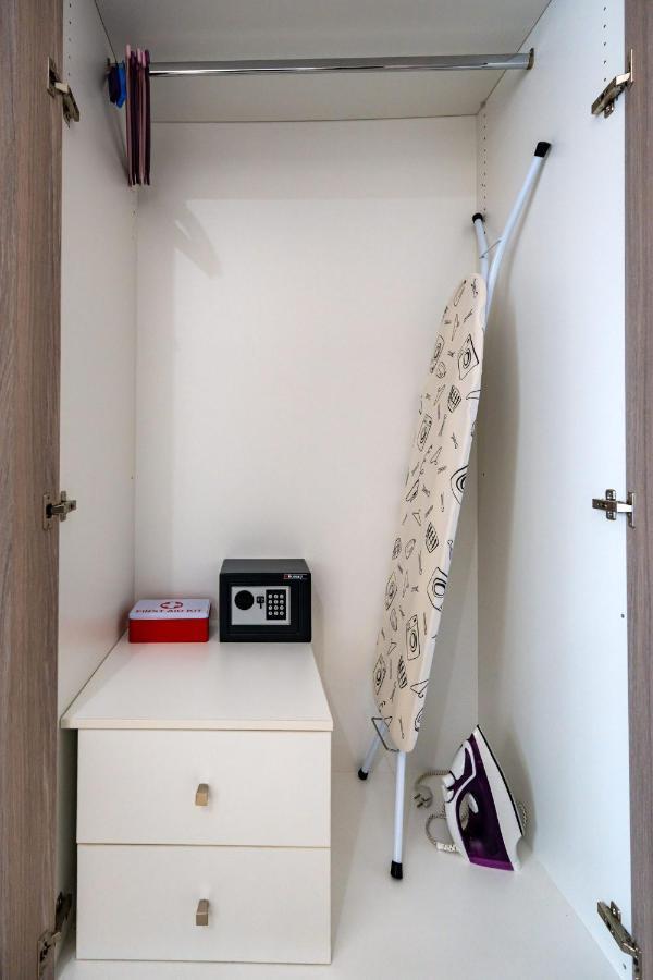 White & Gray Apartment Ретимно Экстерьер фото