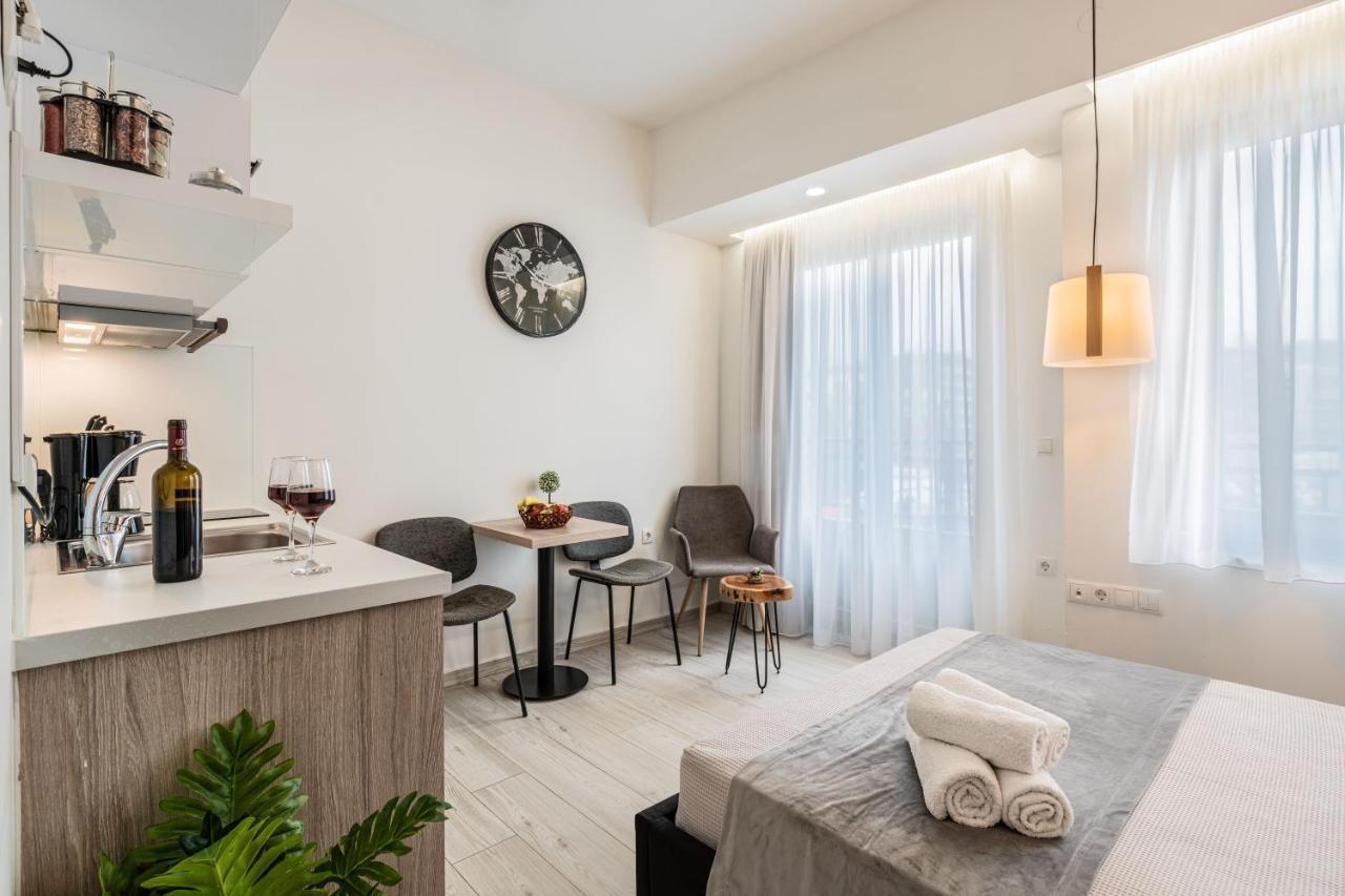 White & Gray Apartment Ретимно Экстерьер фото