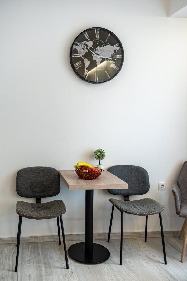 White & Gray Apartment Ретимно Экстерьер фото