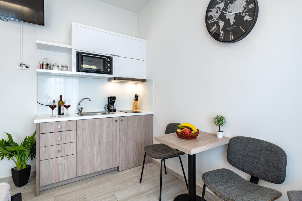 White & Gray Apartment Ретимно Экстерьер фото