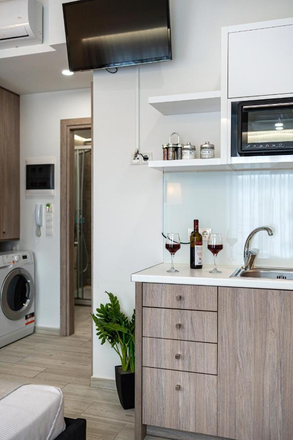 White & Gray Apartment Ретимно Экстерьер фото